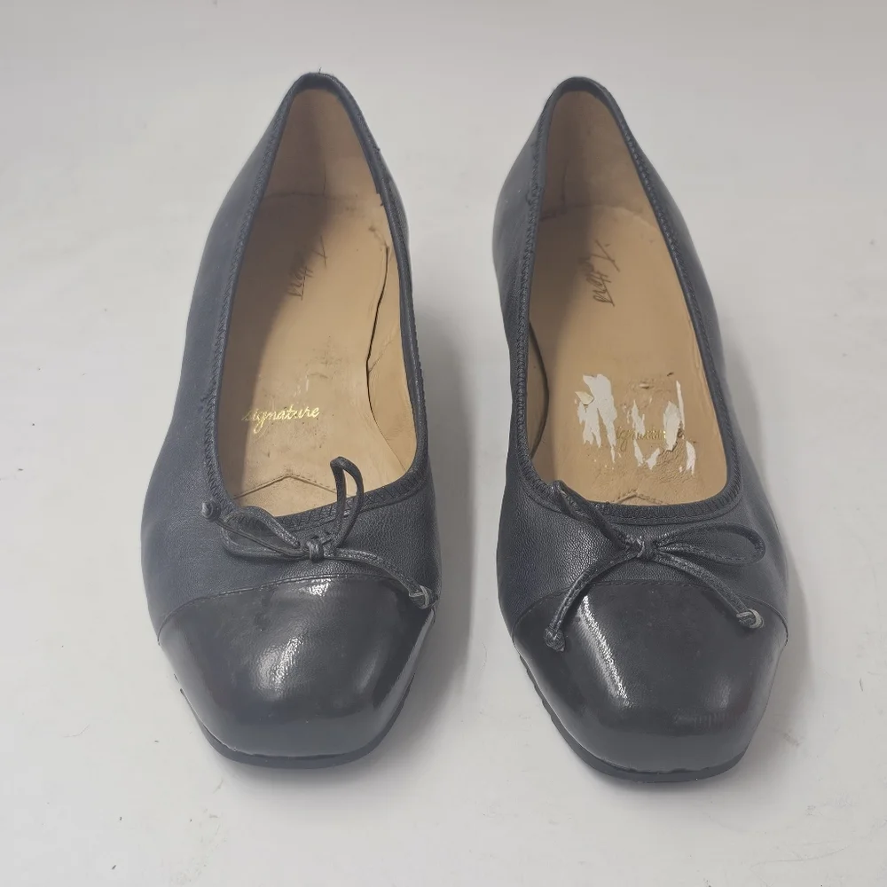 Trotters Lilly Navy Leather Cap Toe Wedge Heel Pumps Bow Womens 11W Size Comfort
